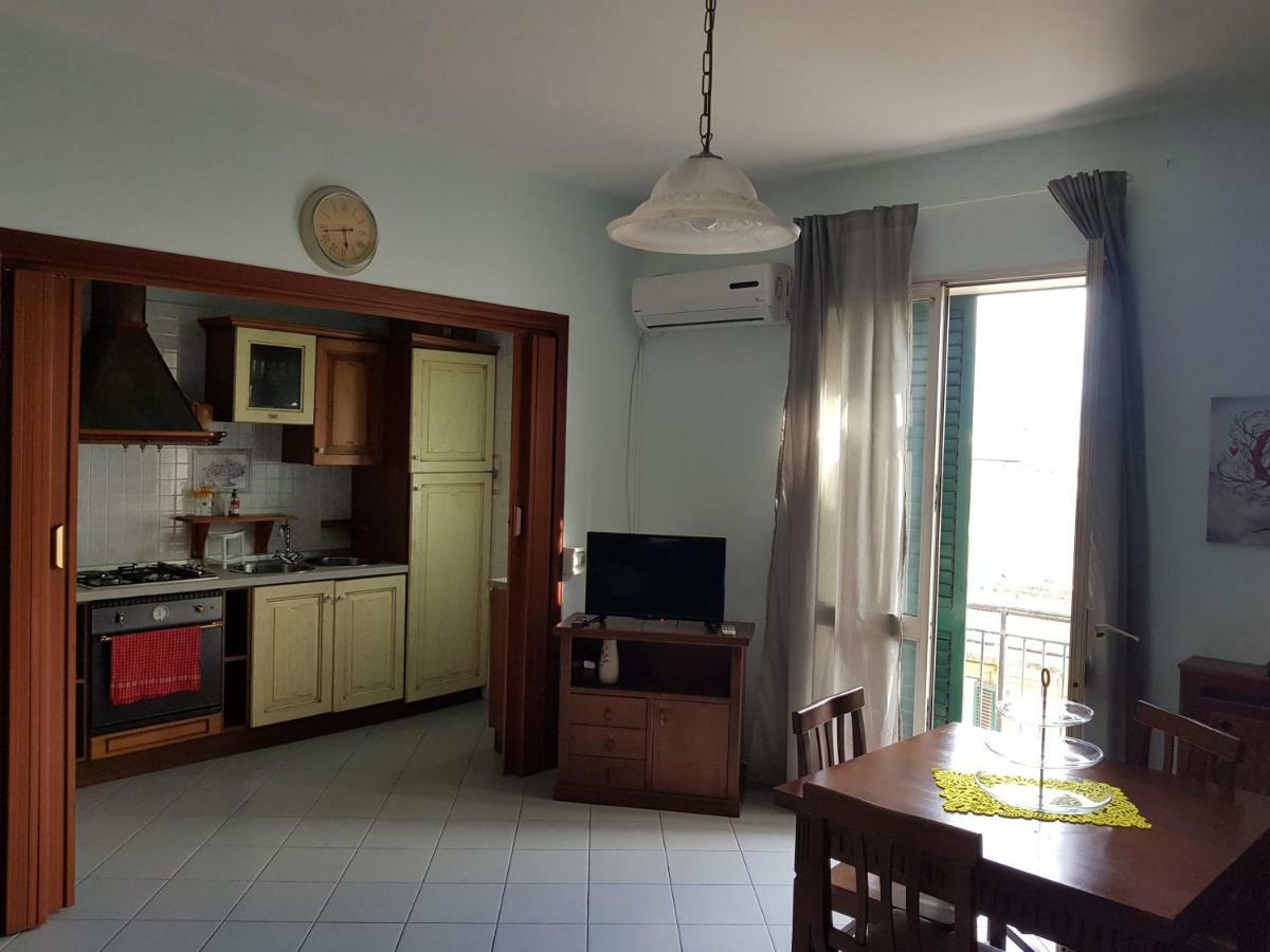 Il Tuppo - Al Centro In Cima Apartamento Messina Exterior foto