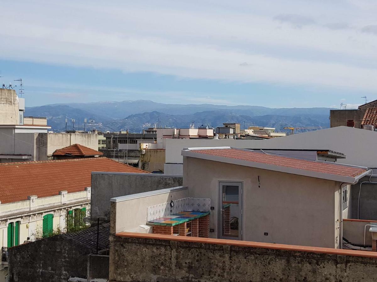 Il Tuppo - Al Centro In Cima Apartamento Messina Exterior foto